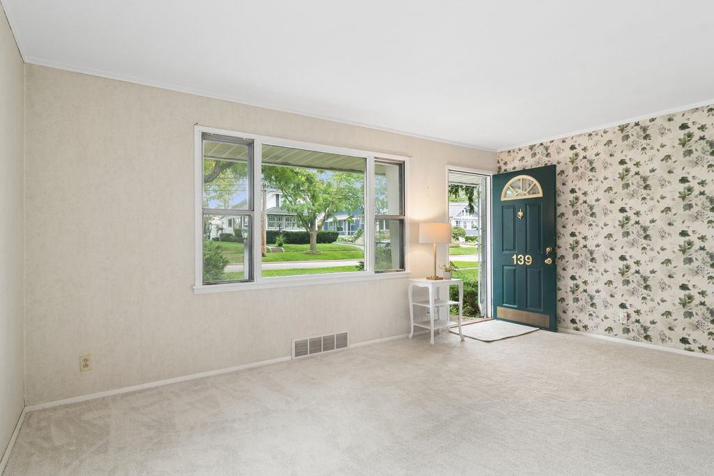 139 N Hager Avenue, Barrington, IL 60010 — photo 2