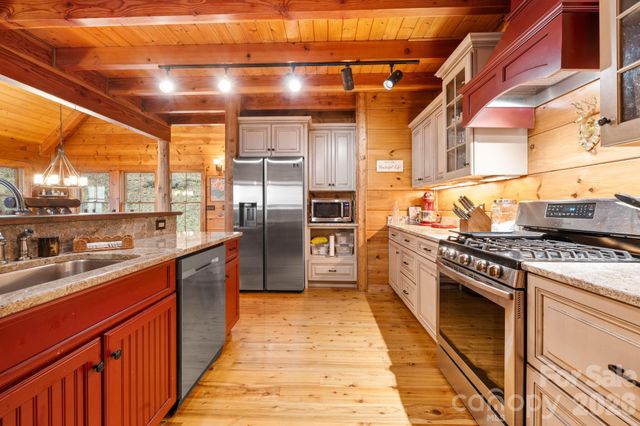 635 Acorn Nvno, Zionville, NC 28698