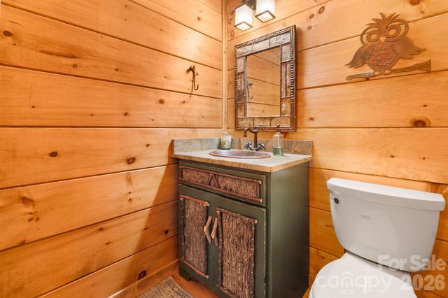 635 Acorn Nvno, Zionville, NC 28698