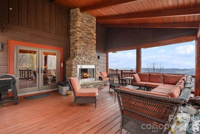 635 Acorn Nvno, Zionville, NC 28698