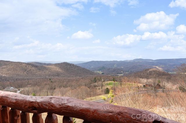 635 Acorn Nvno, Zionville, NC 28698