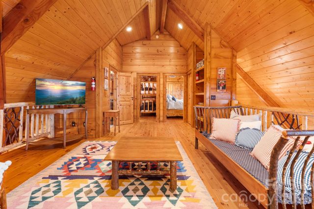 635 Acorn Nvno, Zionville, NC 28698