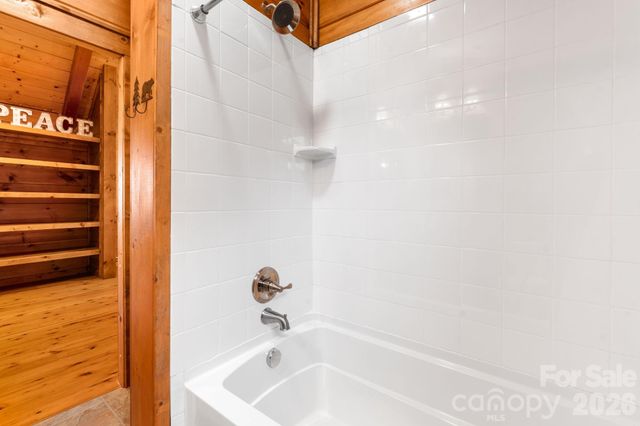 635 Acorn Nvno, Zionville, NC 28698