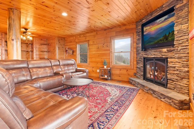635 Acorn Nvno, Zionville, NC 28698