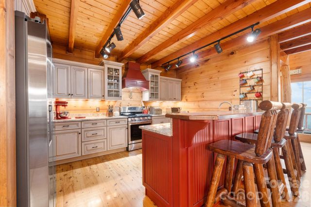 635 Acorn Nvno, Zionville, NC 28698