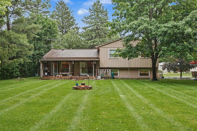 212 Weblos Trail, Valparaiso, IN 46385