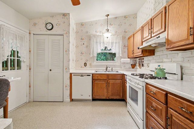 212 Weblos Trail, Valparaiso, IN 46385