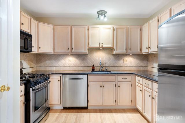 18 parkside Drive, Jamesburg, NJ 08831