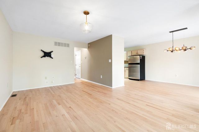 18 parkside Drive, Jamesburg, NJ 08831