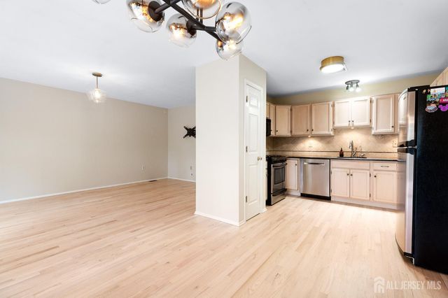 18 parkside Drive, Jamesburg, NJ 08831