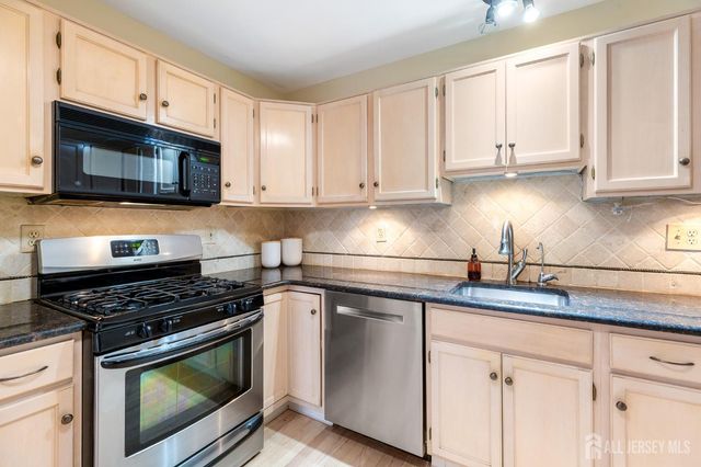 18 parkside Drive, Jamesburg, NJ 08831