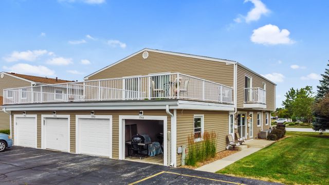7950 163rd Place 18, Tinley Park, IL 60477