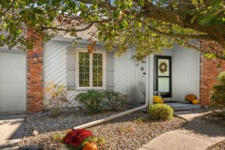 21 Pendleton Way, Bloomington, IL 61704