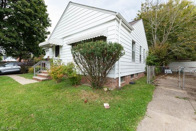 194 Flora Drive, Bedford, OH 44146