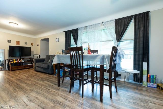 194 Flora Drive, Bedford, OH 44146