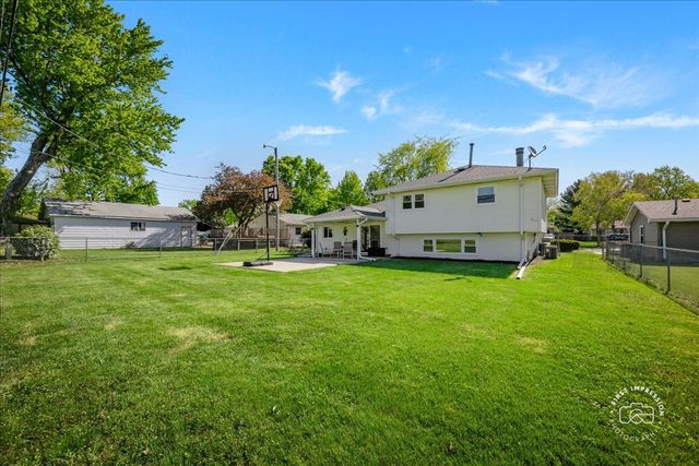 966 N Elmwood Drive, Aurora, IL 60506
