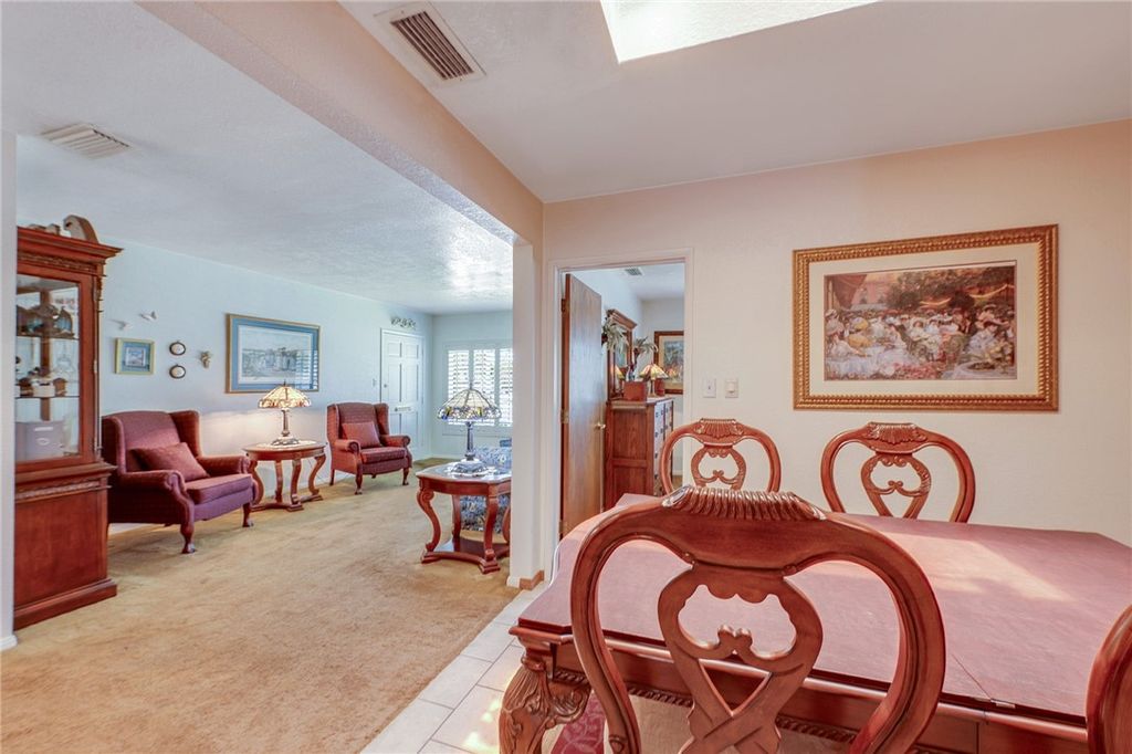 Image 15 of property listing at 4863 Ocana Avenue, Lakewood, CA 90713