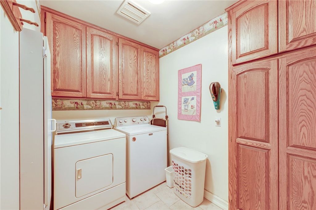 Image 16 of property listing at 4863 Ocana Avenue, Lakewood, CA 90713