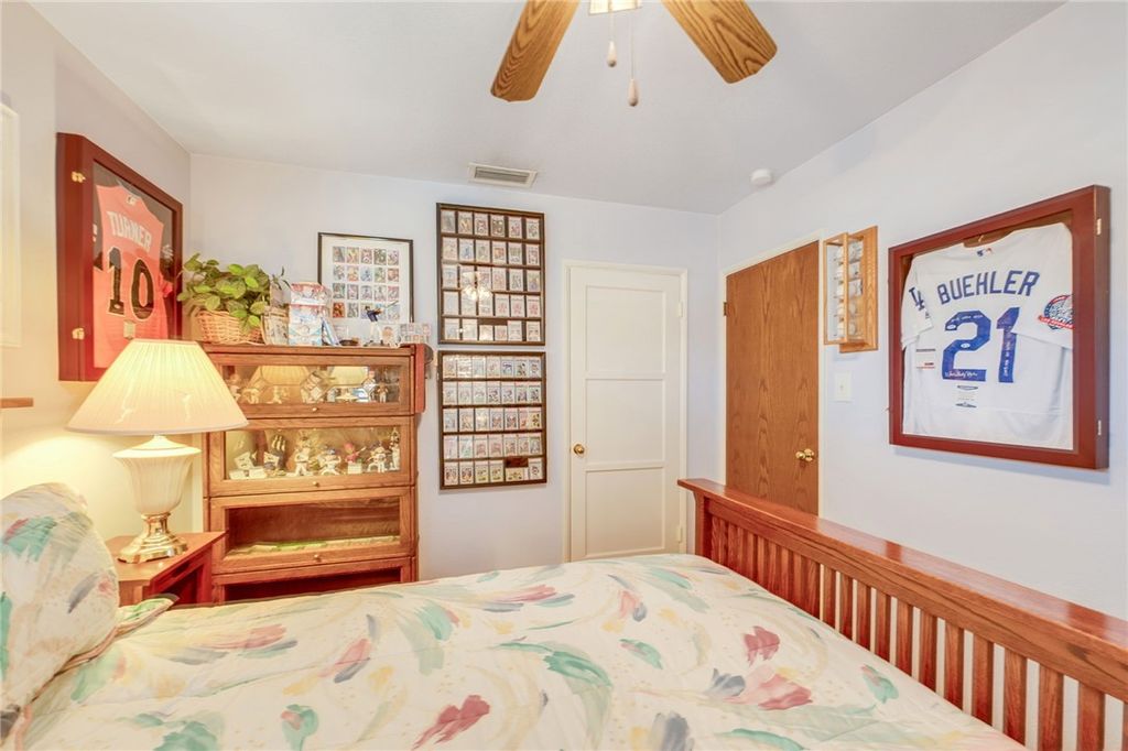 Image 28 of property listing at 4863 Ocana Avenue, Lakewood, CA 90713