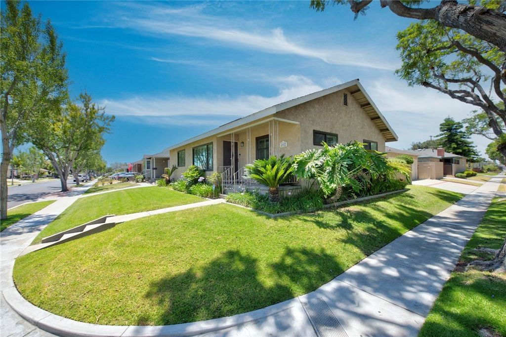 Image 6 of property listing at 4863 Ocana Avenue, Lakewood, CA 90713
