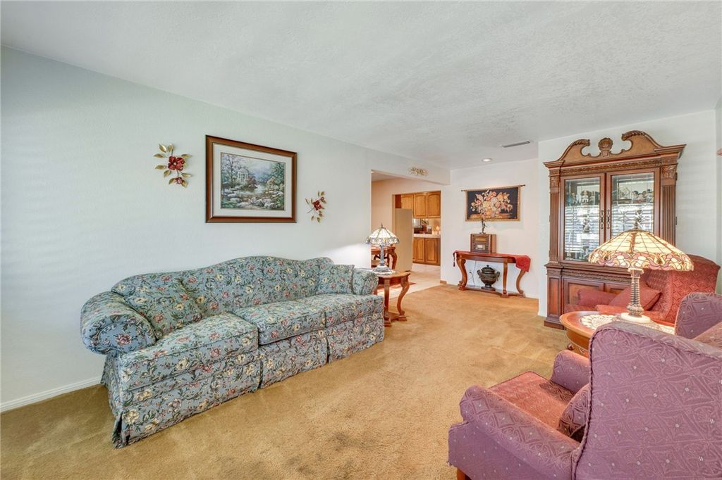 Image 7 of property listing at 4863 Ocana Avenue, Lakewood, CA 90713