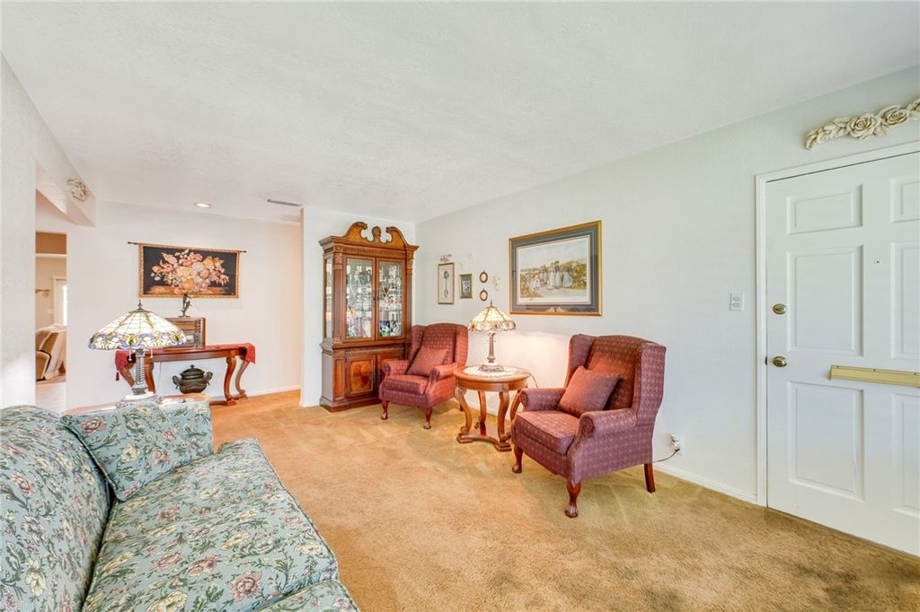 Image 8 of property listing at 4863 Ocana Avenue, Lakewood, CA 90713