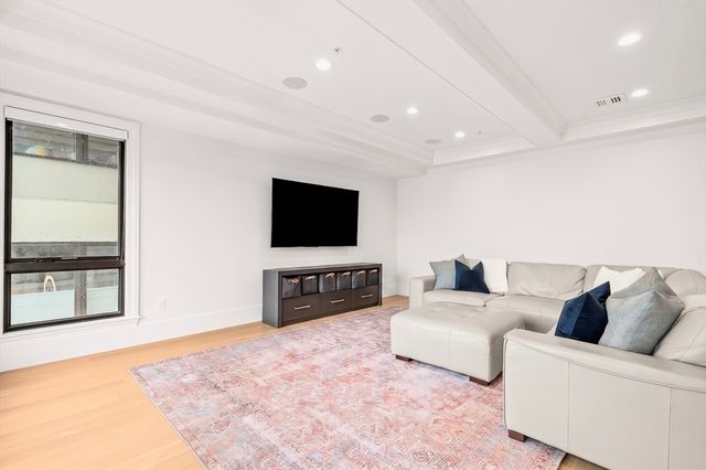 377 W 1st St 3, Boston, MA 02127