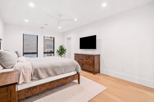 377 W 1st St 3, Boston, MA 02127