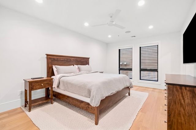 377 W 1st St 3, Boston, MA 02127