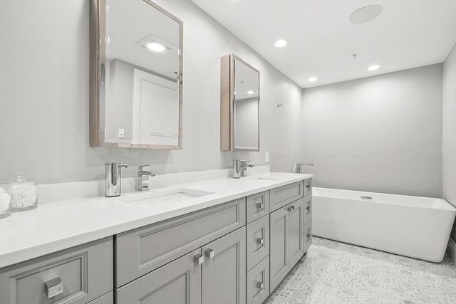 377 W 1st St 3, Boston, MA 02127