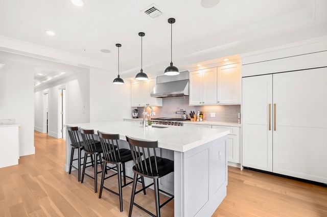 377 W 1st St 3, Boston, MA 02127