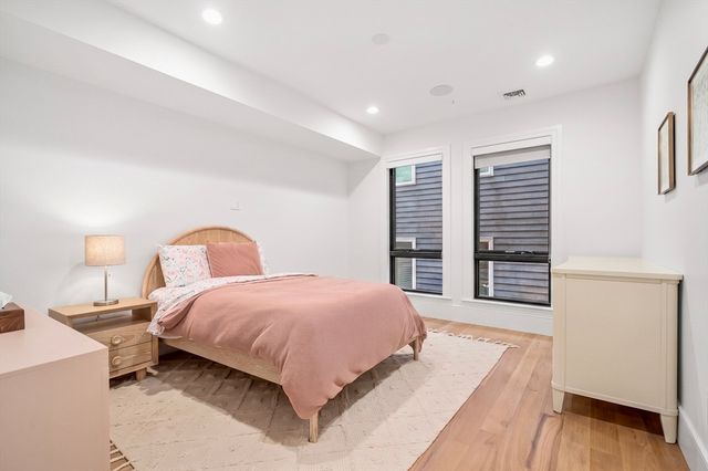 377 W 1st St 3, Boston, MA 02127