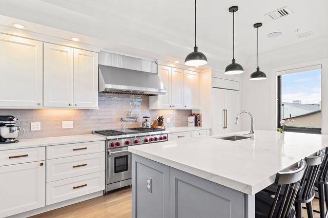 377 W 1st St 3, Boston, MA 02127