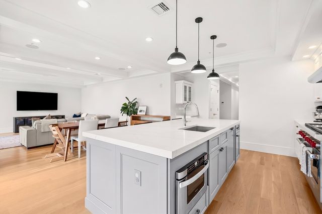 377 W 1st St 3, Boston, MA 02127
