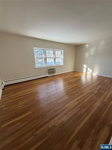 270 Oak Street 270 Oak - D4, Ridgewood, NJ 07450