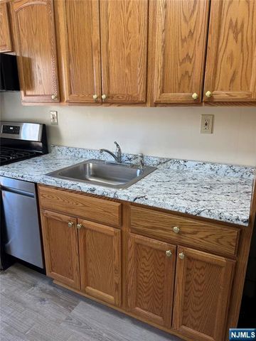 270 Oak Street 270 Oak - D4, Ridgewood, NJ 07450