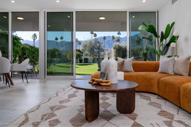 80 Lakeview Drive, Palm Springs, CA 92264