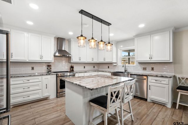 310 Windridge, Palestine, TX 75801