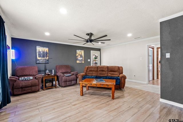 310 Windridge, Palestine, TX 75801