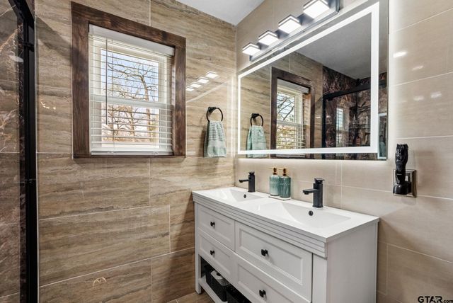 310 Windridge, Palestine, TX 75801