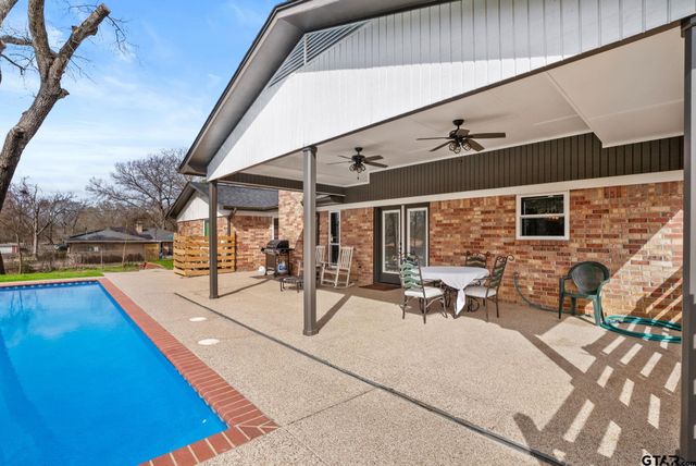 310 Windridge, Palestine, TX 75801