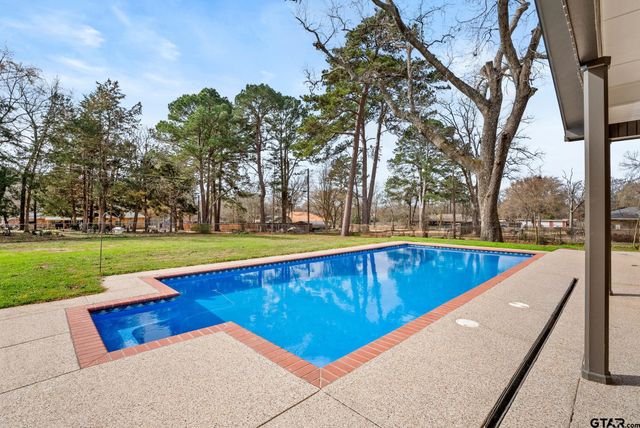 310 Windridge, Palestine, TX 75801