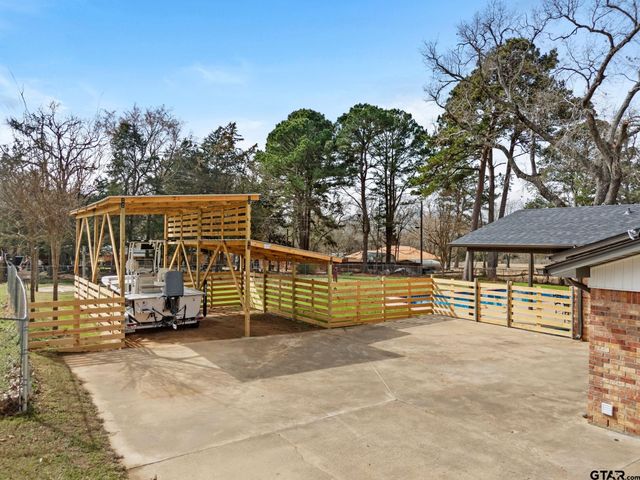 310 Windridge, Palestine, TX 75801