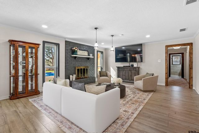 310 Windridge, Palestine, TX 75801