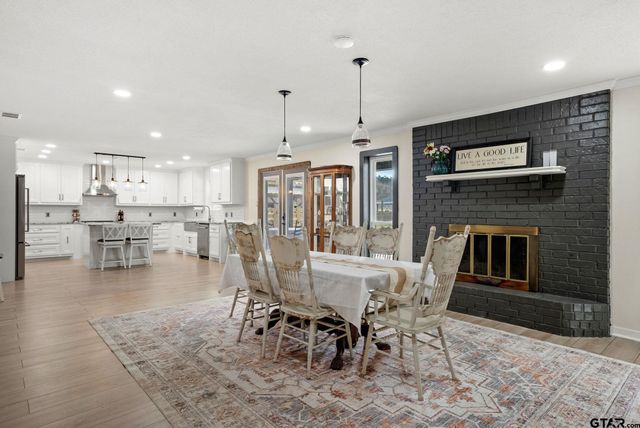 310 Windridge, Palestine, TX 75801