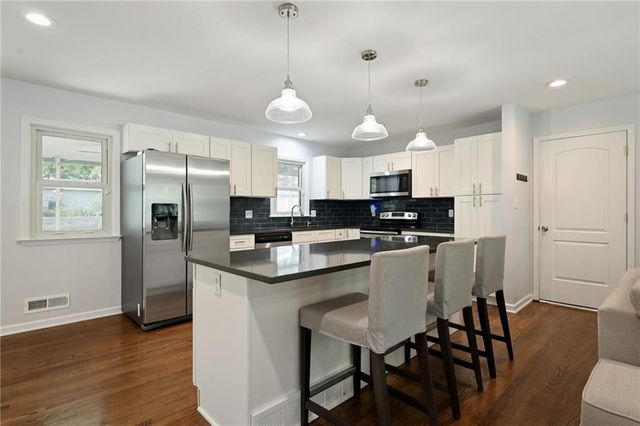 10004 Holly Street, Kansas City, MO 64114
