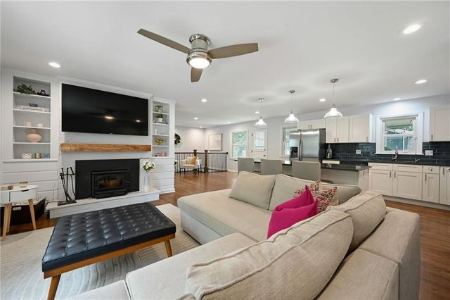 10004 Holly Street, Kansas City, MO 64114