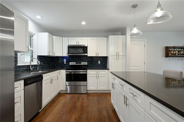 10004 Holly Street, Kansas City, MO 64114