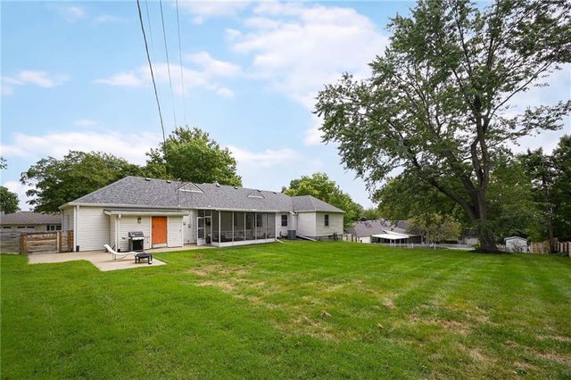 10004 Holly Street, Kansas City, MO 64114