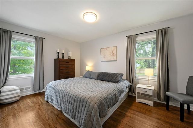10004 Holly Street, Kansas City, MO 64114